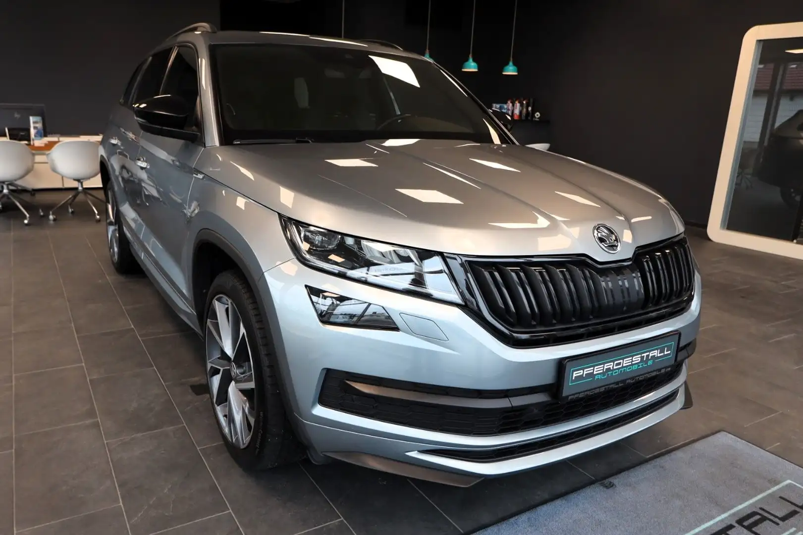 Skoda Kodiaq 2.0 TDI Sportline 4x4 360° CANTON PANO Grau - 1