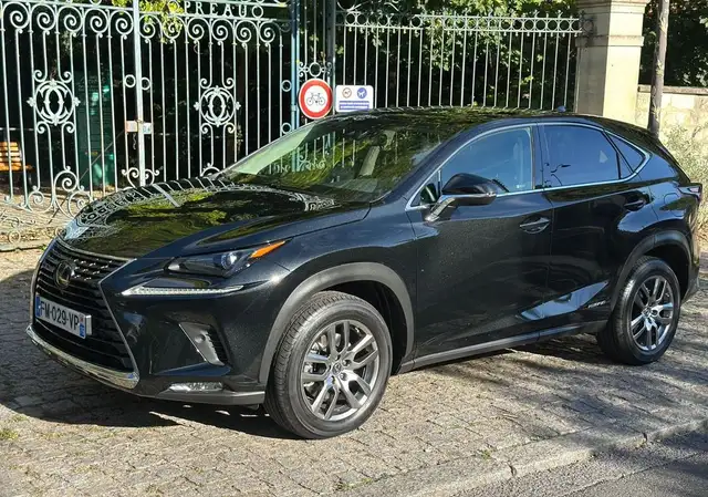 Lexus NX 300h (2) 2.5 300h luxe 4wd auto peu kilométré full suivi garantie