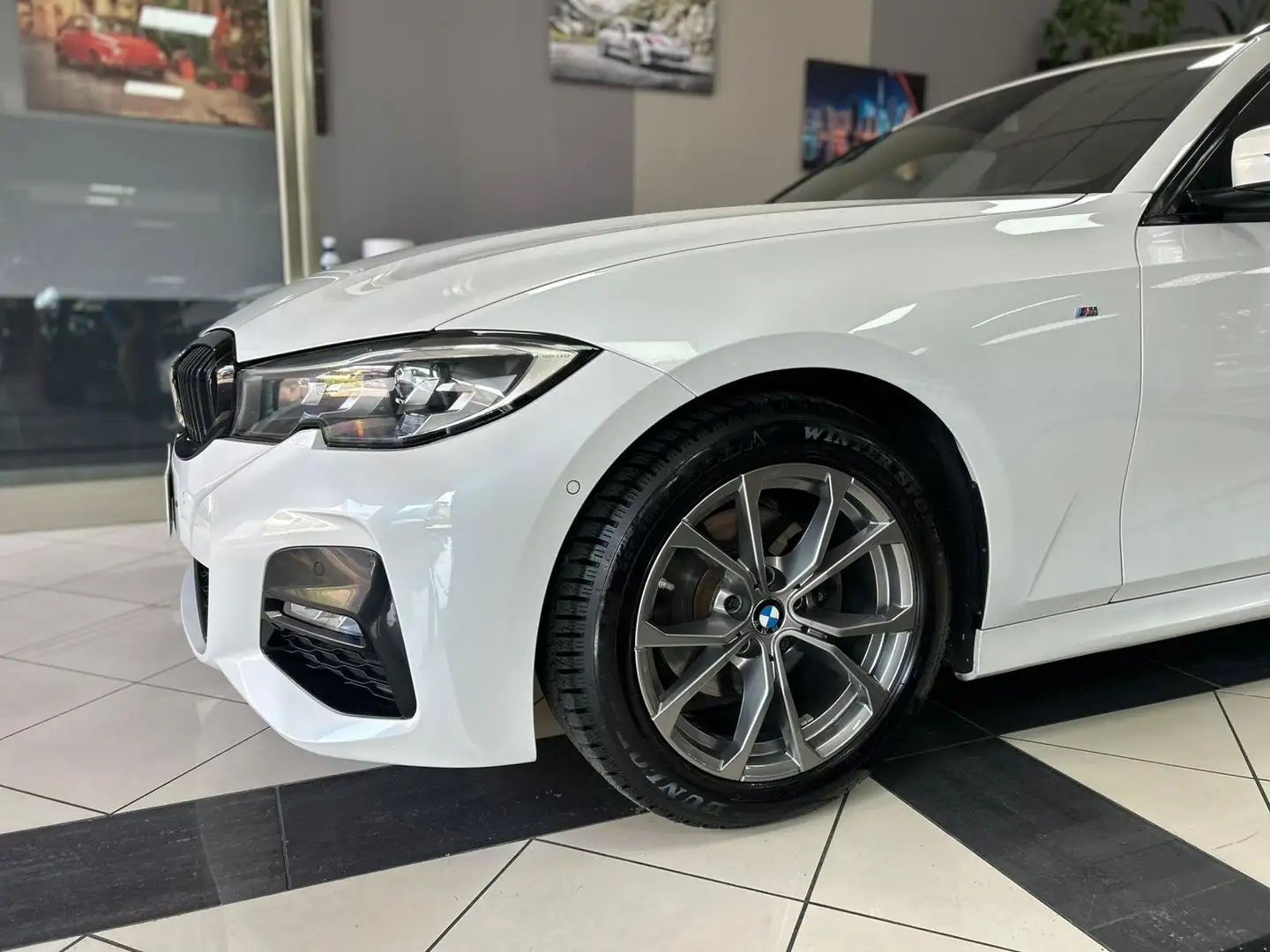 BMW 320 d 48V xDrive Touring Msport auto Bianco - 2