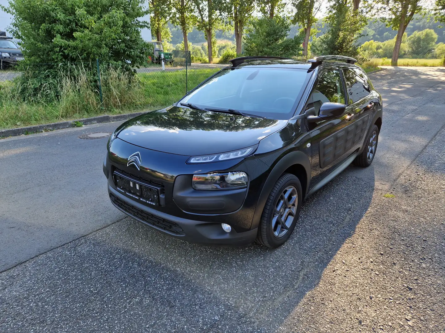 Citroen C4 Cactus Shine 1.6 TÜV 07/2027 **Garantie** Black - 1