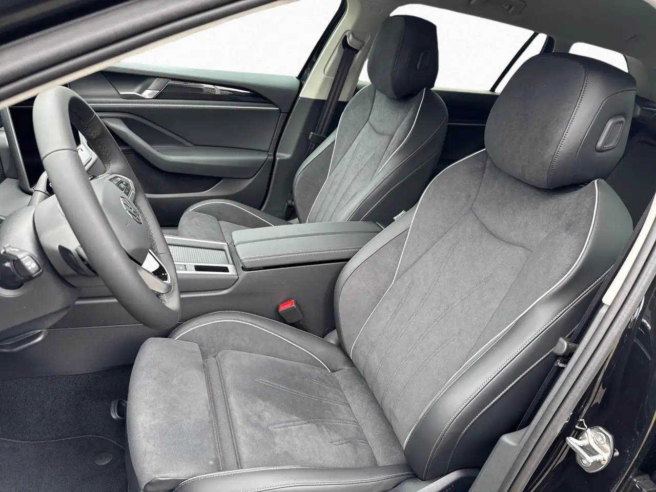 Volkswagen Passat Variant Passat Business 1,5l eHybrid 110kW(150 PS)/85KW( 8