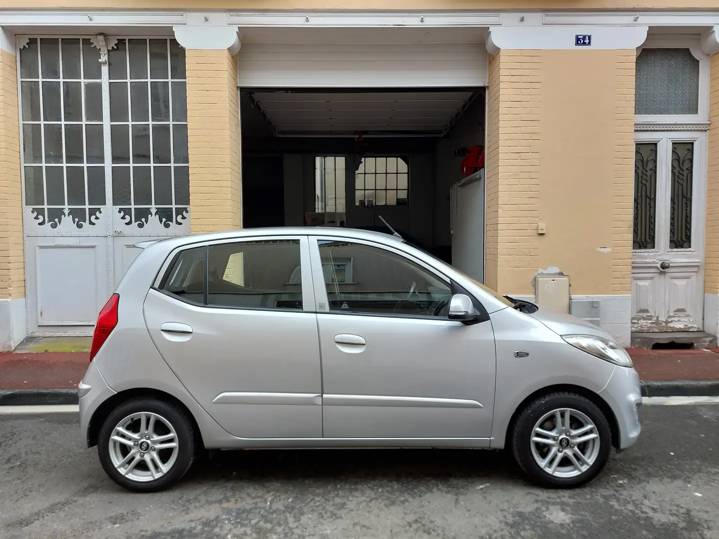 Hyundai i10 1.2 85ch Intuitive & Style 2ème main FR Argent - 2