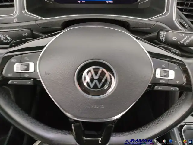 Volkswagen T-Roc view 18