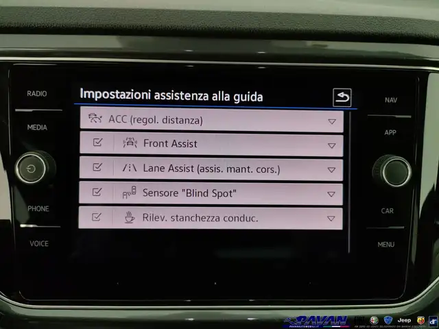 Volkswagen T-Roc view 26