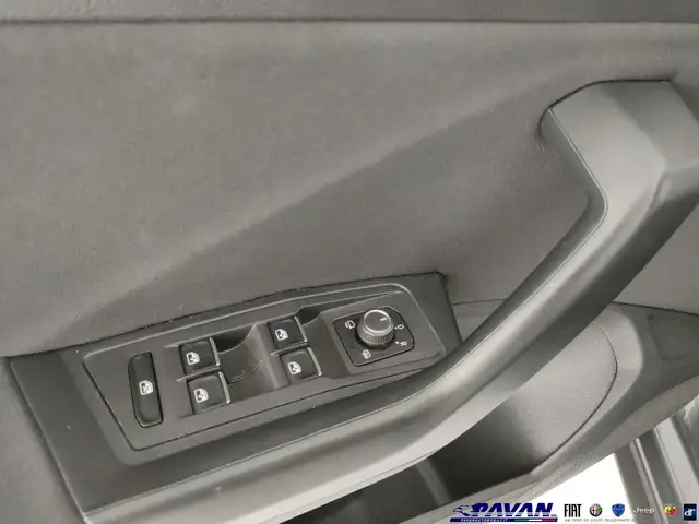 Volkswagen T-Roc view 9
