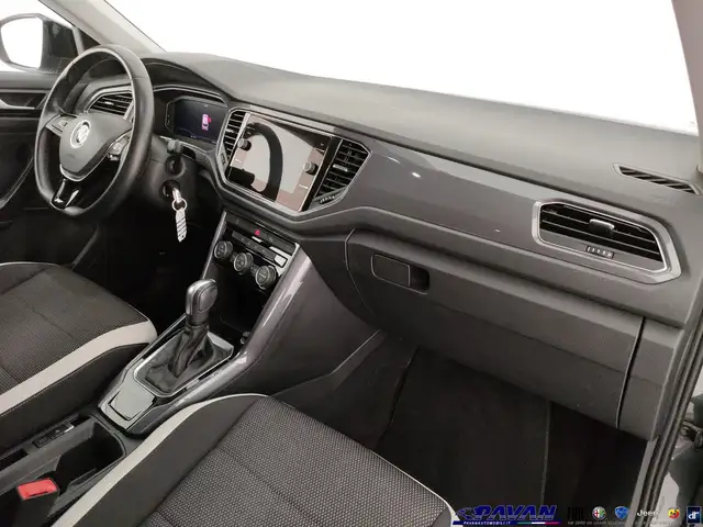 Volkswagen T-Roc view 7