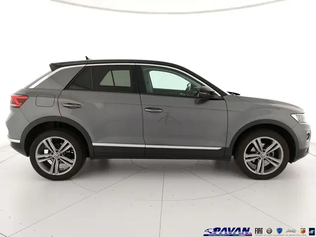 Volkswagen T-Roc view 5