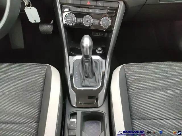 Volkswagen T-Roc view 20