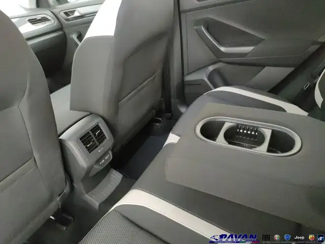 Volkswagen T-Roc view 13