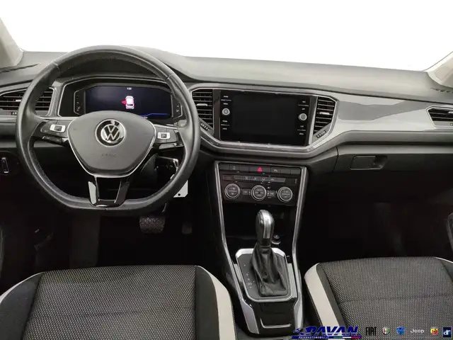 Volkswagen T-Roc view 17