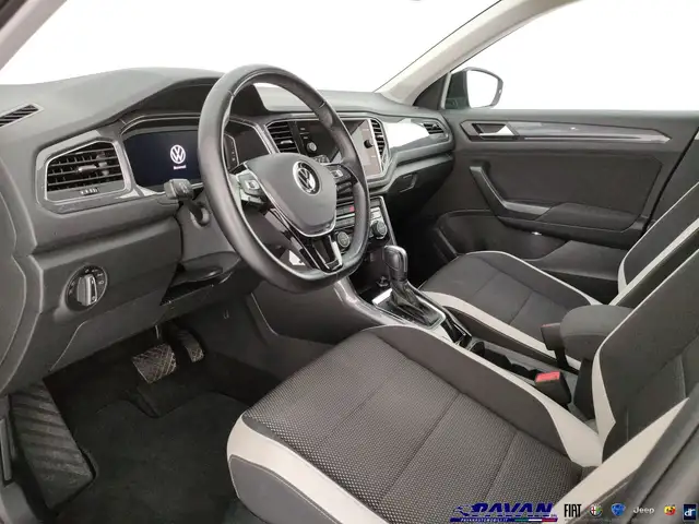 Volkswagen T-Roc view 8
