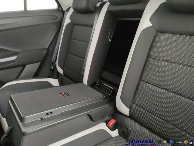 Volkswagen T-Roc view 12