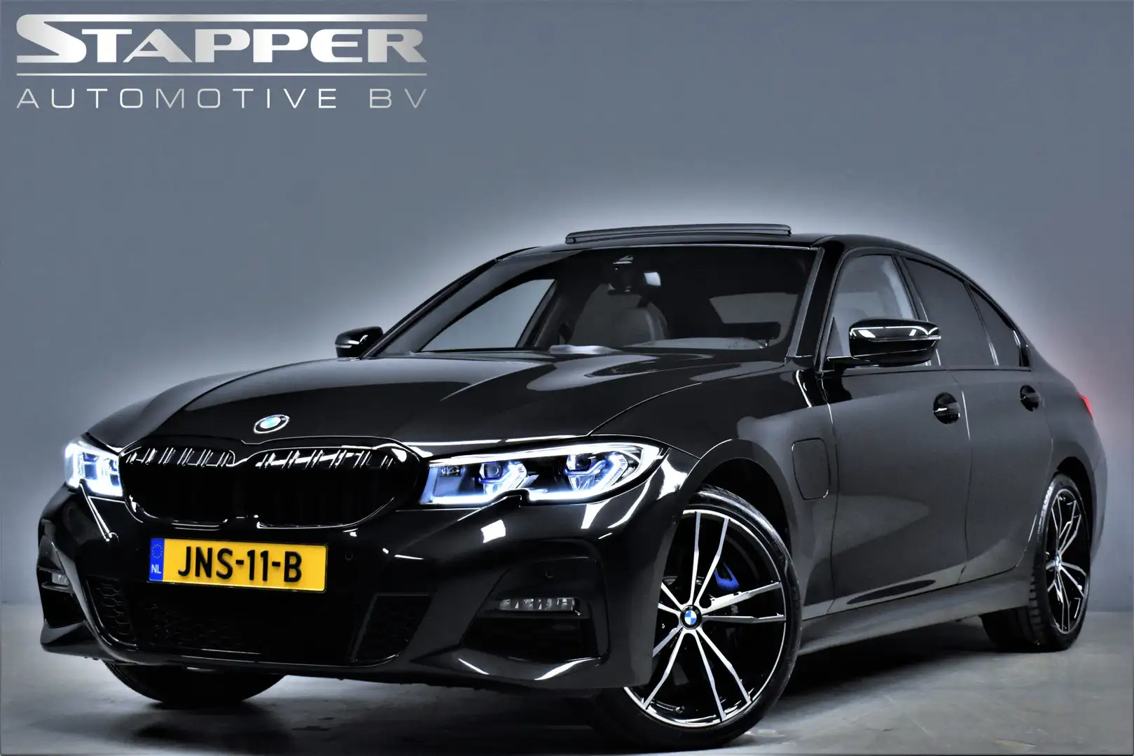 BMW 330 3-serie 330e 292pk M-Sport Automaat Pano/H.Kardon/ Schwarz - 1