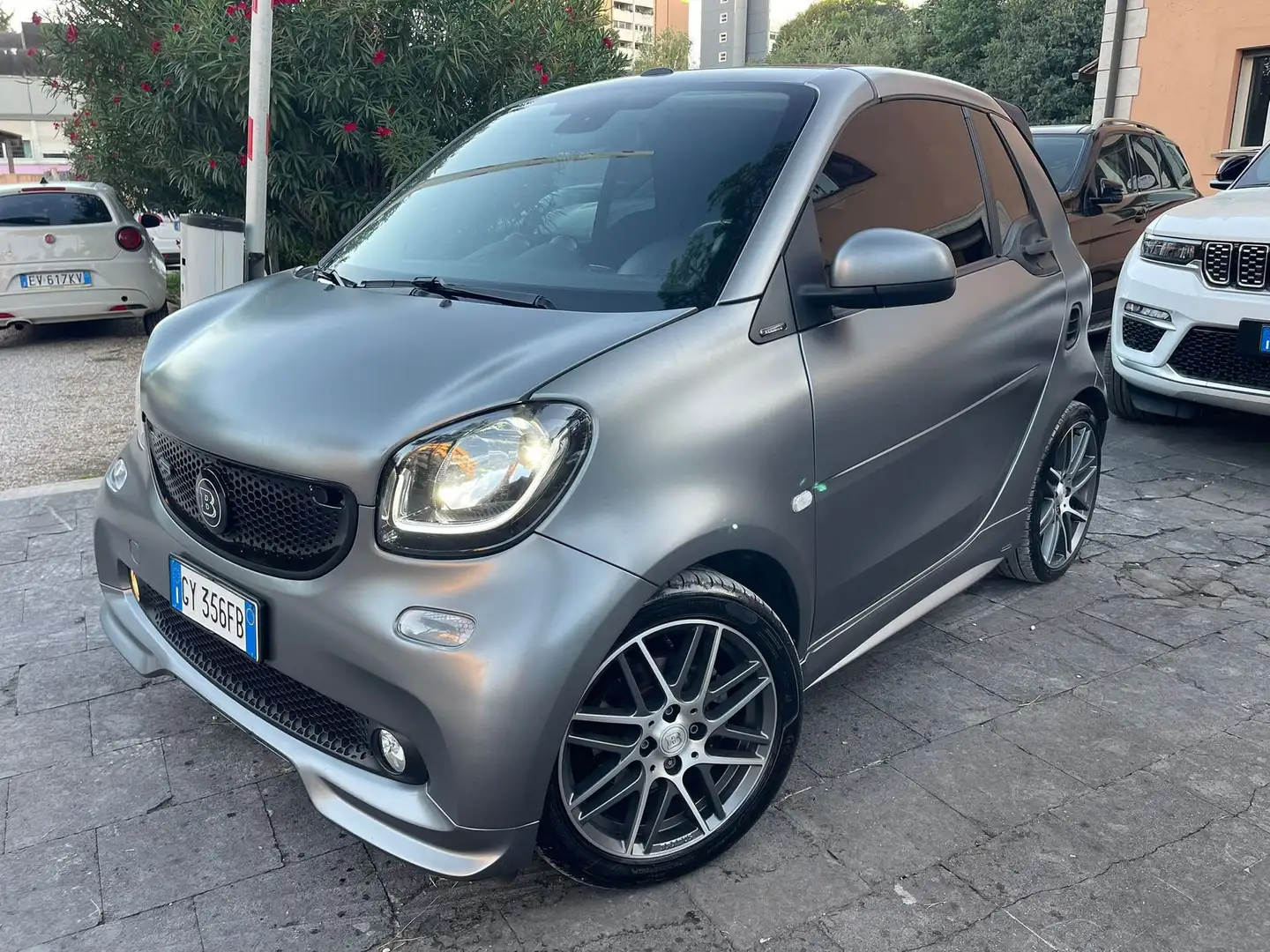 smart forTwo BRABUS 109 cv twinamic cabrio Xclusive CAPOTE BRO Gris - 1