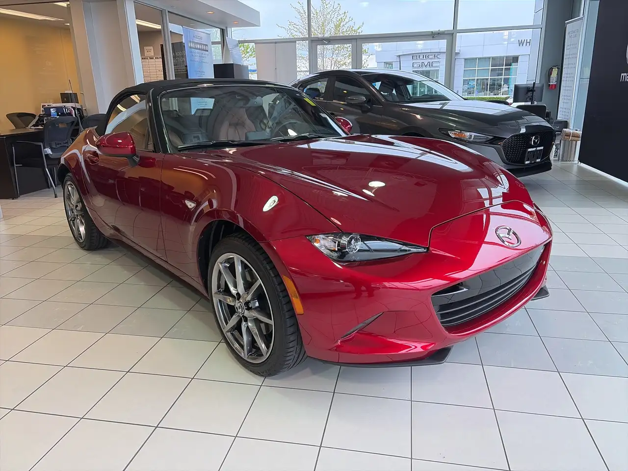 Mazda MX-5 Miata снимка Mazda MX-5 Miata