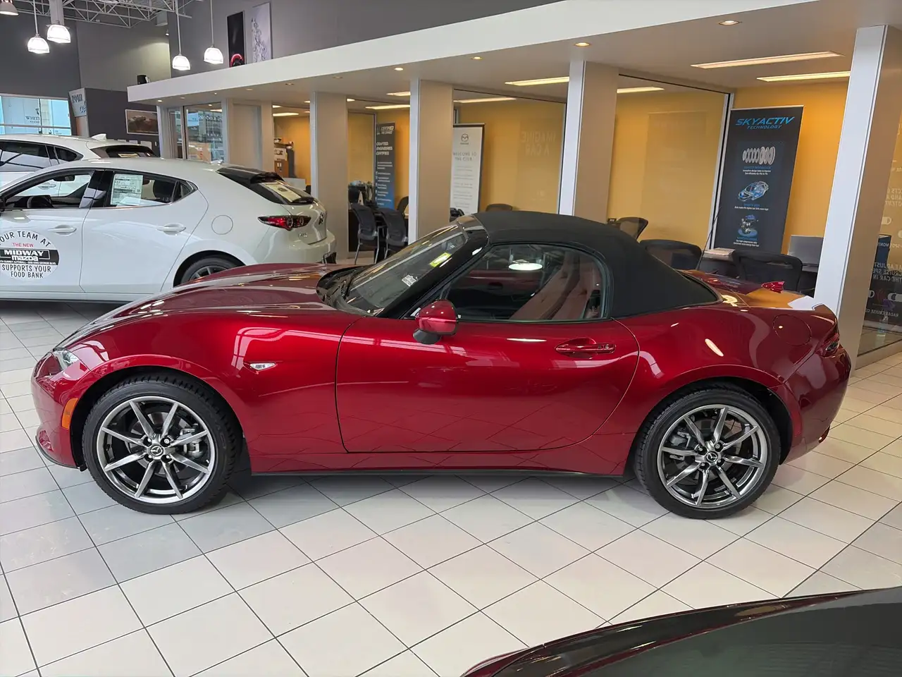 Mazda MX-5 Miata снимка Mazda MX-5 Miata