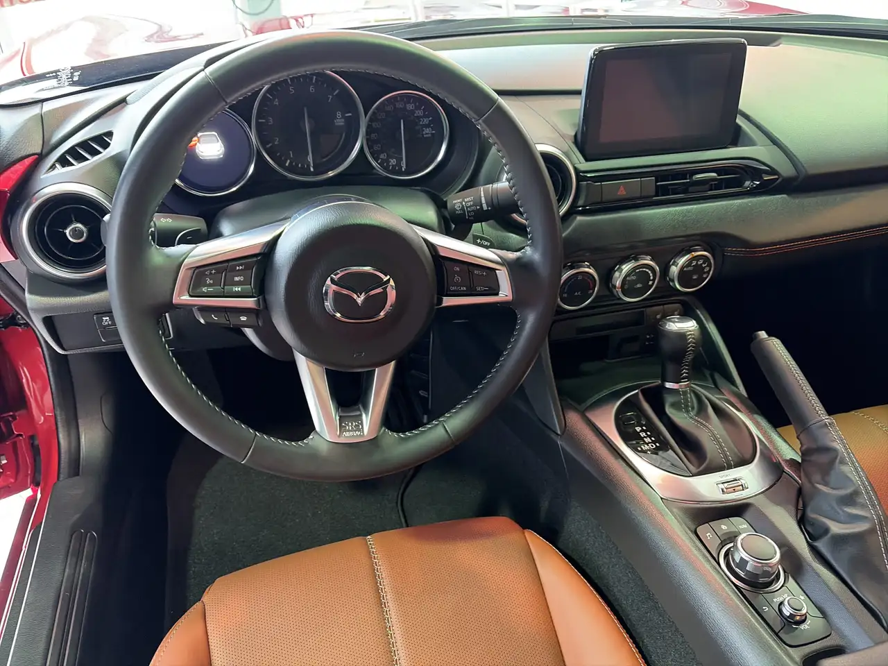Mazda MX-5 Miata снимка Mazda MX-5 Miata