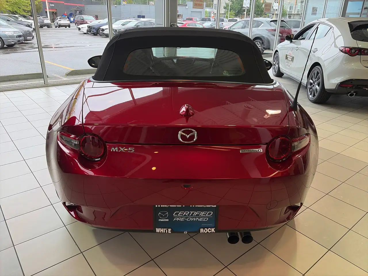 Mazda MX-5 Miata снимка Mazda MX-5 Miata