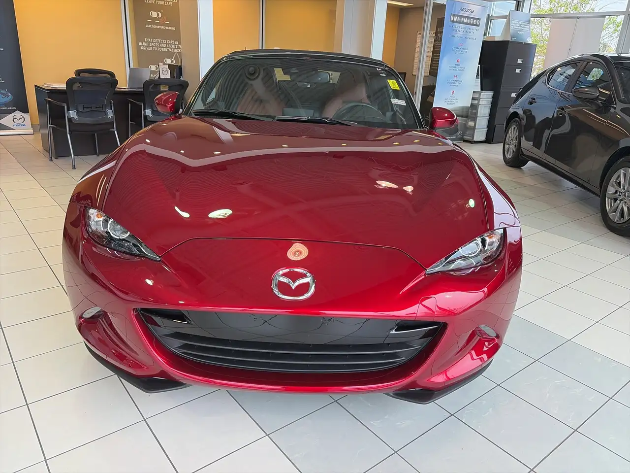 Mazda MX-5 Miata снимка Mazda MX-5 Miata