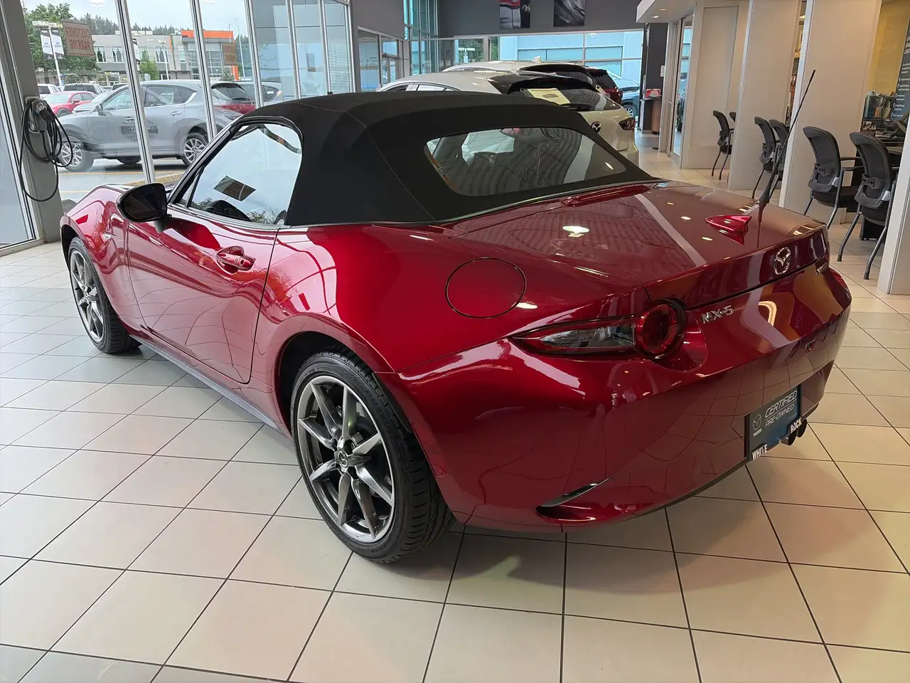 Mazda MX-5 Miata снимка Mazda MX-5 Miata
