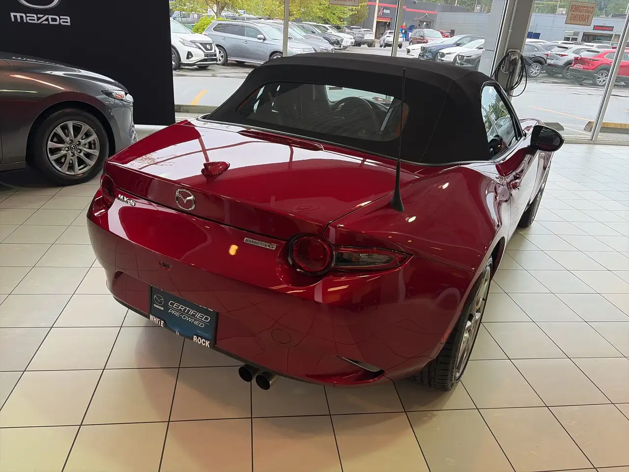 Mazda MX-5 Miata снимка Mazda MX-5 Miata