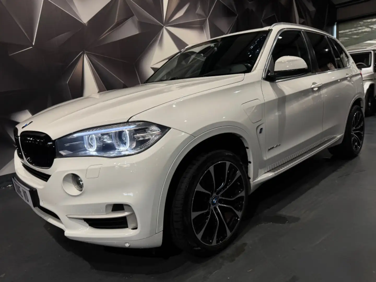 BMW X5 (F15) XDRIVE40EA 313CH LOUNGE PLUS Blanc - 1