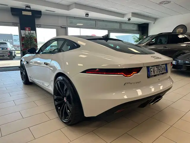 Jaguar F-Type view 6