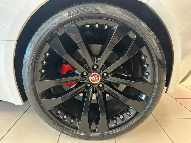 Jaguar F-Type view 15