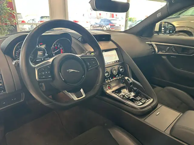Jaguar F-Type view 7