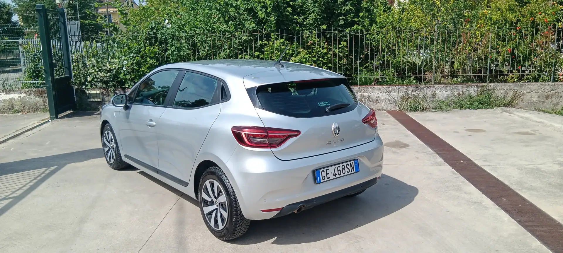 Renault Clio 1.5 Dci Blue 85 Cv Euro 6d-Temp 2021 Argento - 2