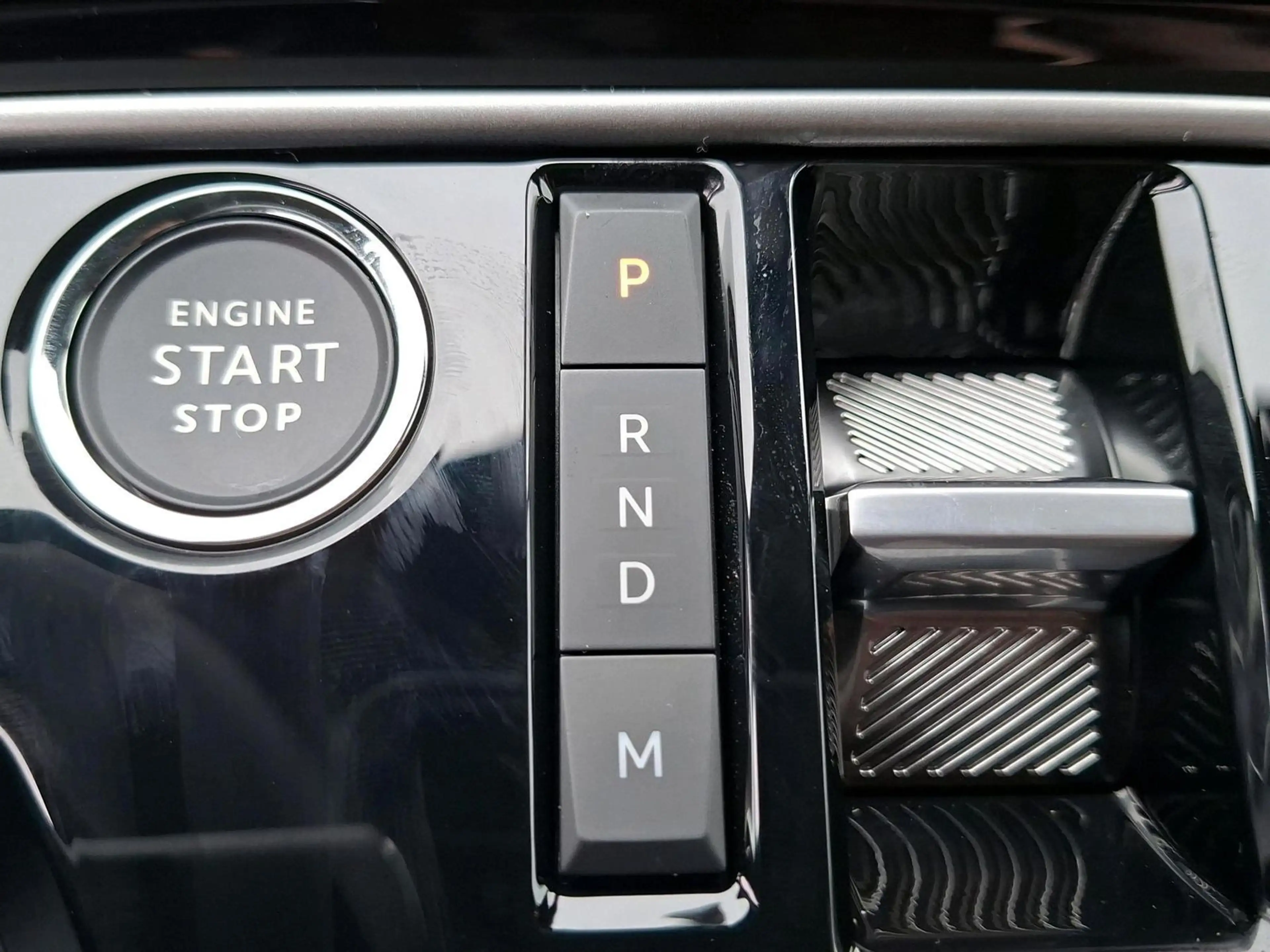 Peugeot 5008 Allure Business Hybrid 145 e-DSC6 — photo 11