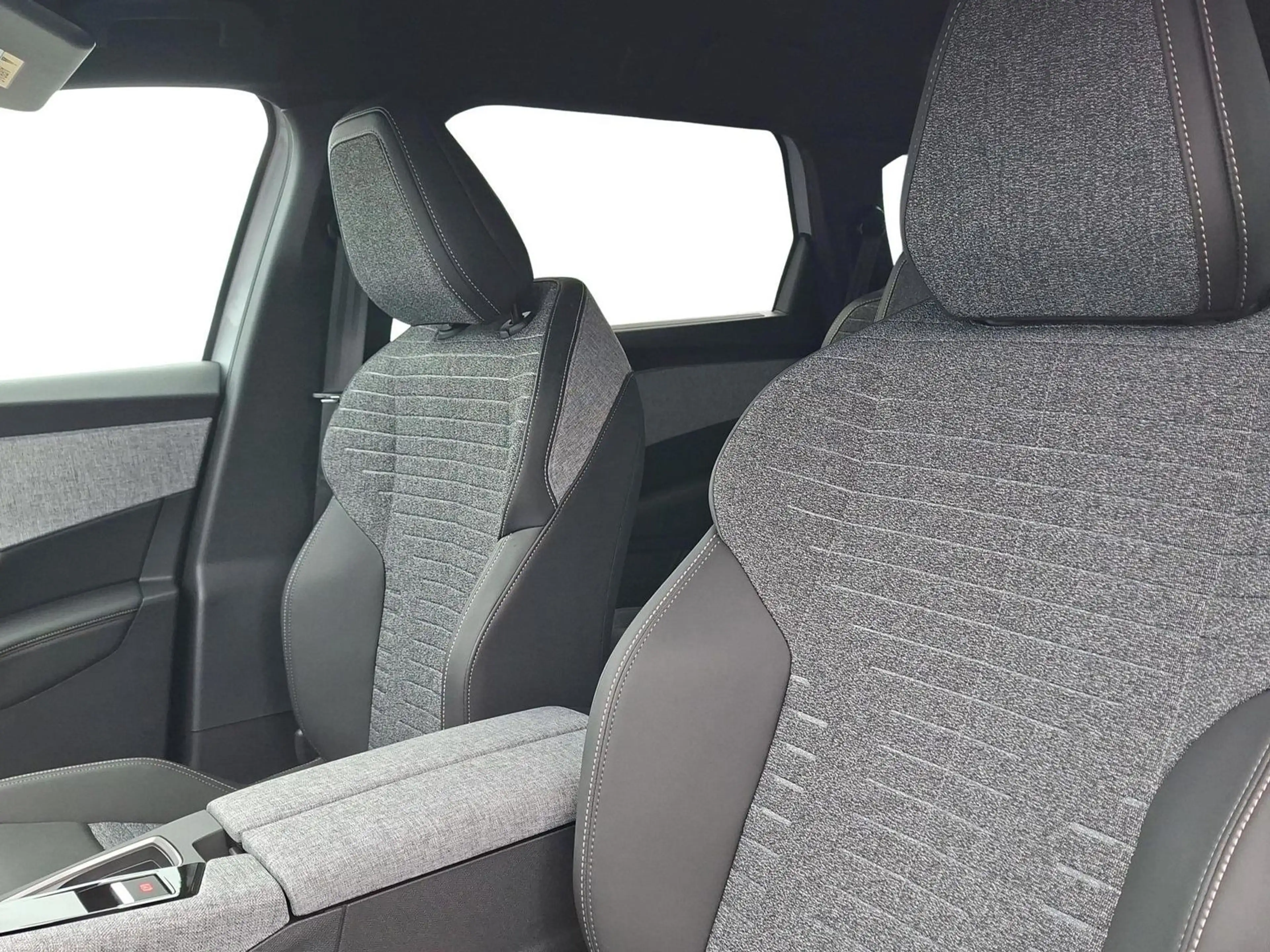 Peugeot 5008 Allure Business Hybrid 145 e-DSC6 — photo 7