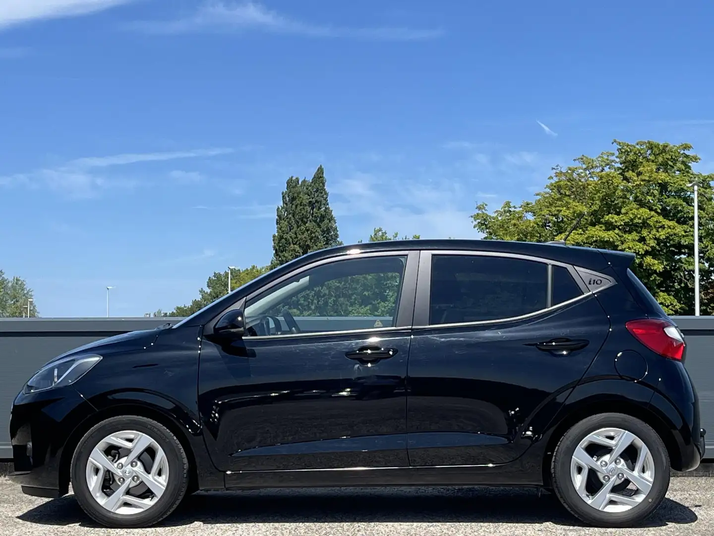 Hyundai i10 5drs 1.0 67PK Comfort+ | Trekhaak | 15'' Lichtmeta Zwart - 2