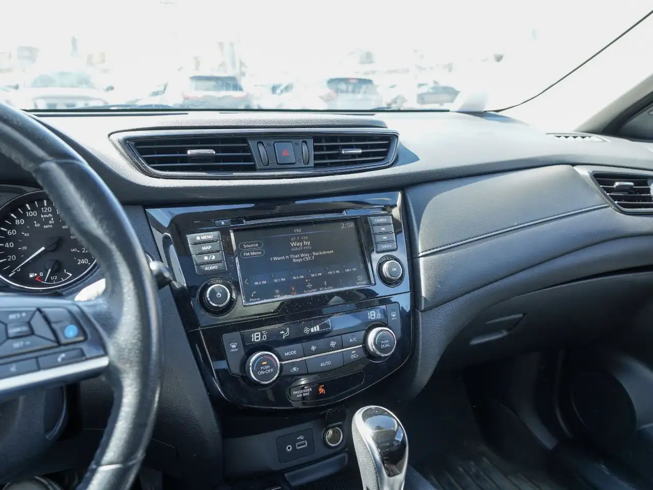 Nissan Rogue снимка Nissan Rogue
