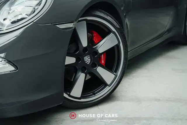 Porsche 911 view 11