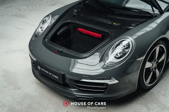 Porsche 911 view 12