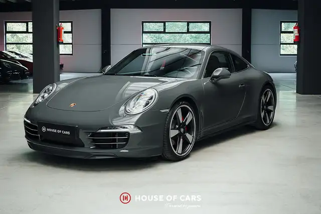 Porsche 911 view 2