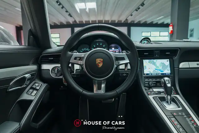 Porsche 911 view 15