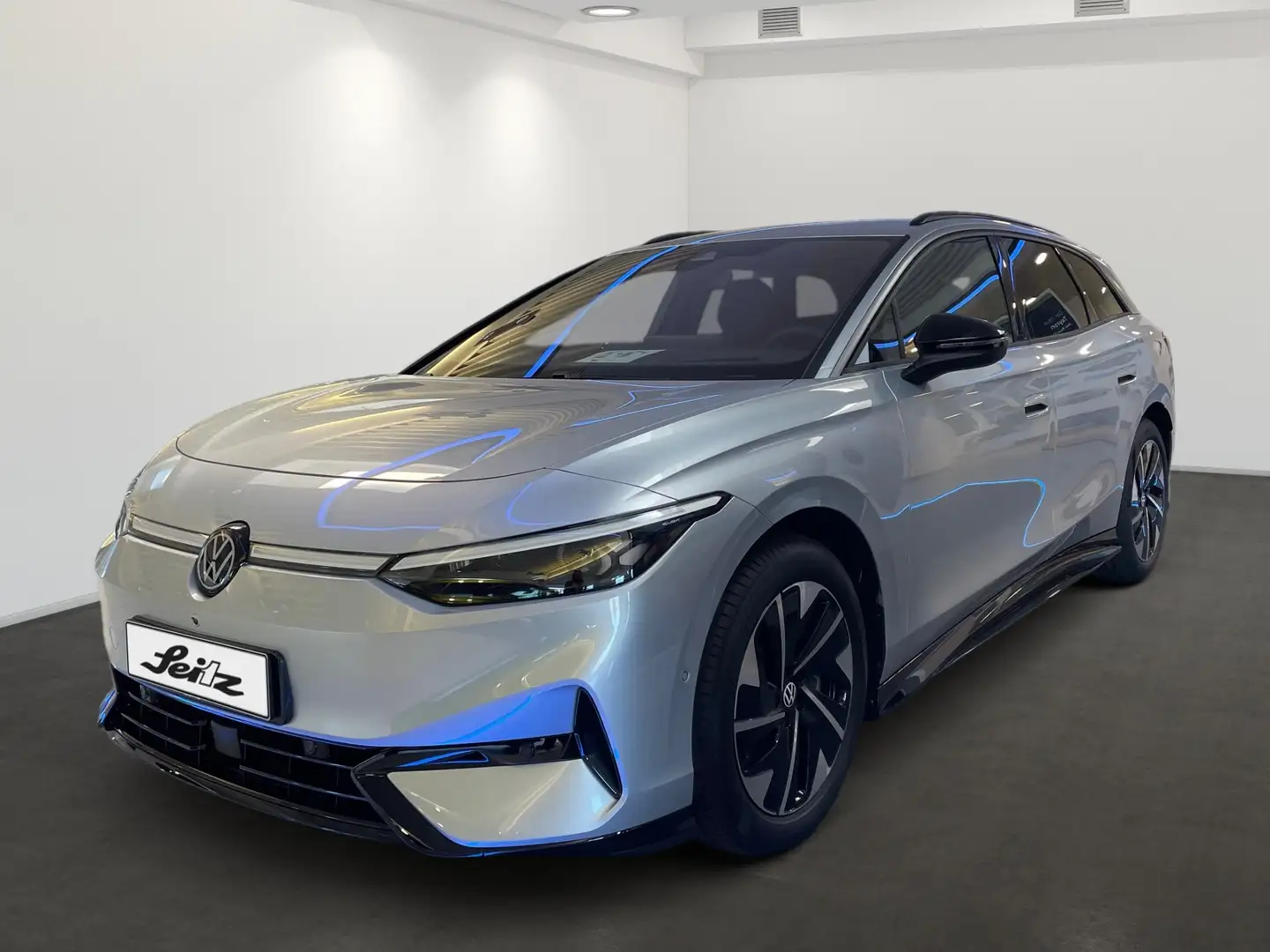 Volkswagen ID.7 Tourer Pro *AHK*NAVI*KAMERA*WÄRMEPUMPE* Silber - 2