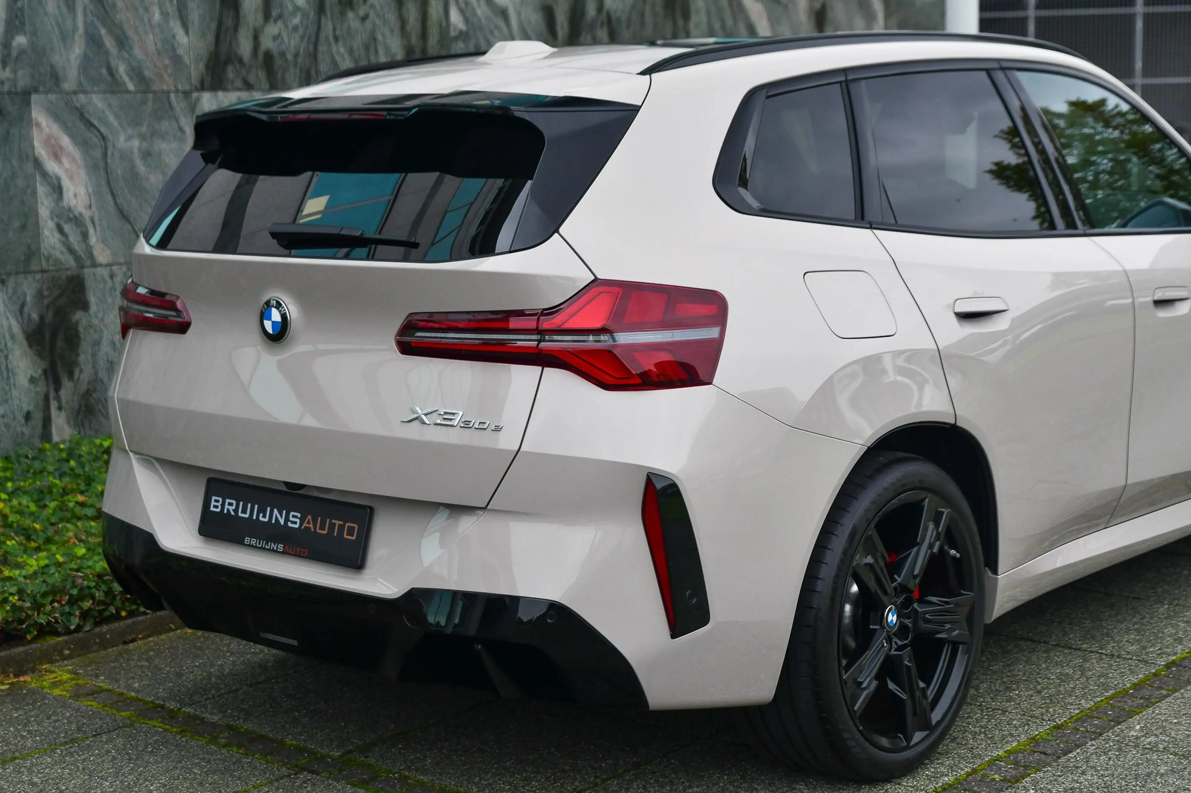 BMW X3 30e xDriveM-Sport Pro dune grey|Trekhaak|20inch| — photo 37