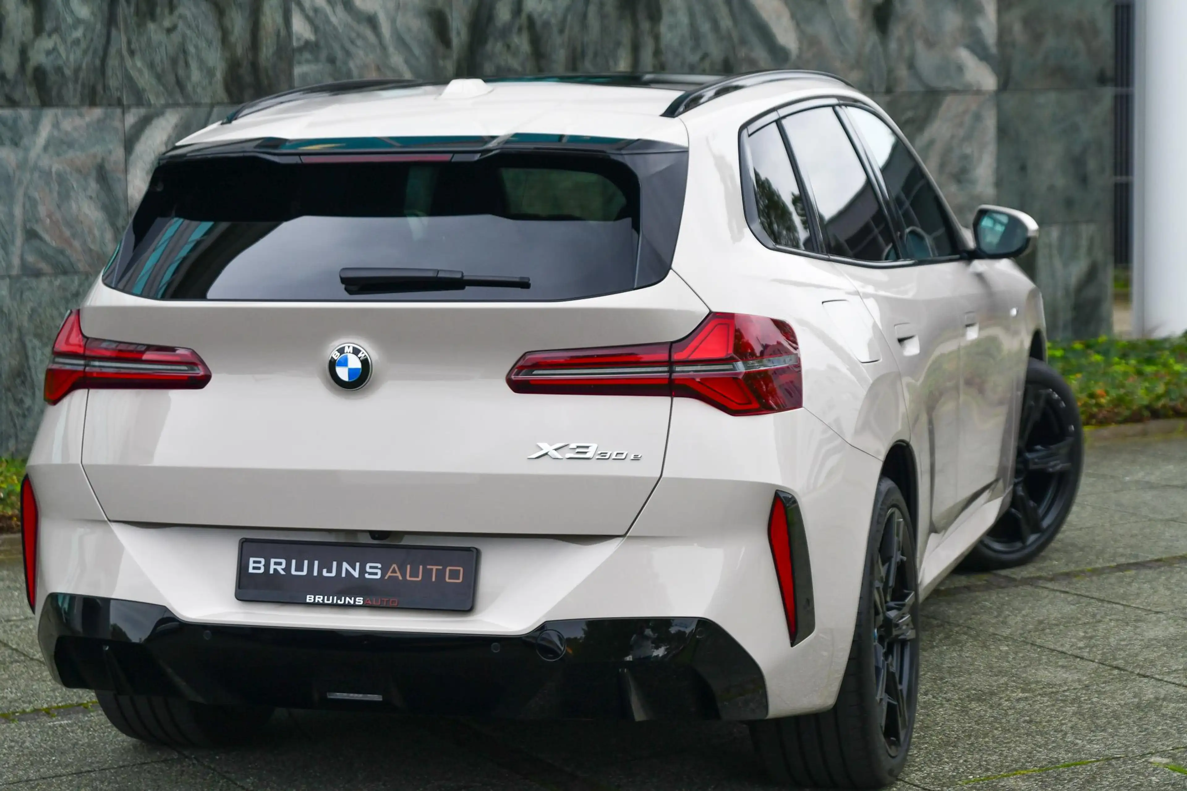 BMW X3 30e xDriveM-Sport Pro dune grey|Trekhaak|20inch| — photo 3