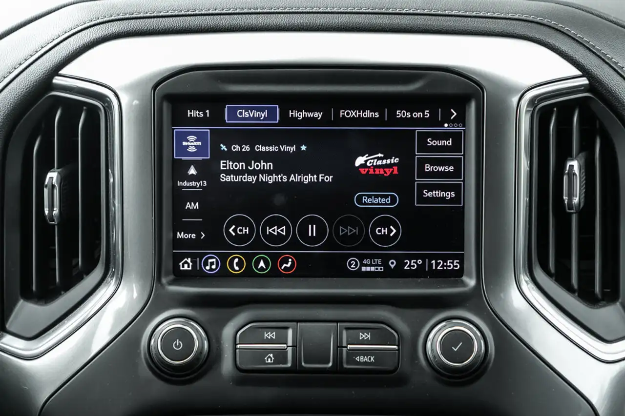 Chevrolet Silverado 1500 photo Chevrolet Silverado 1500