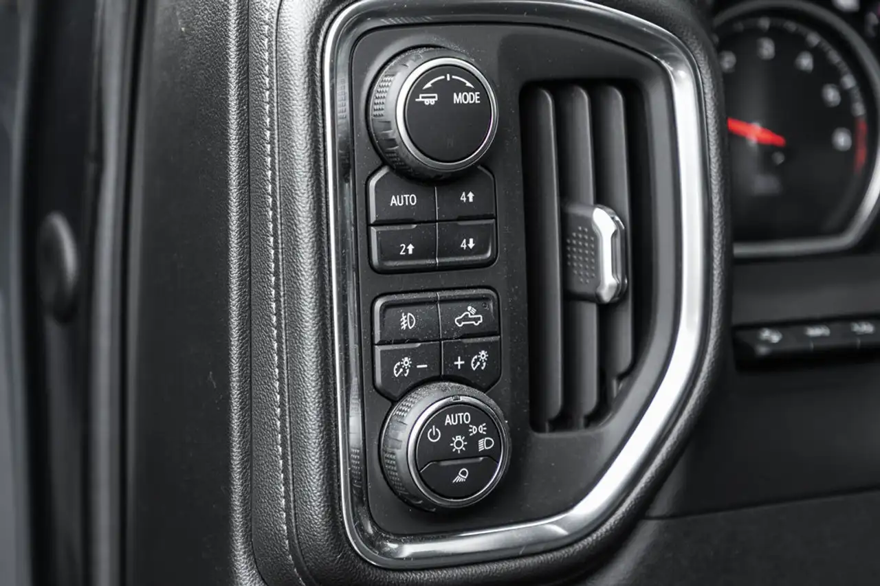 Chevrolet Silverado 1500 photo Chevrolet Silverado 1500