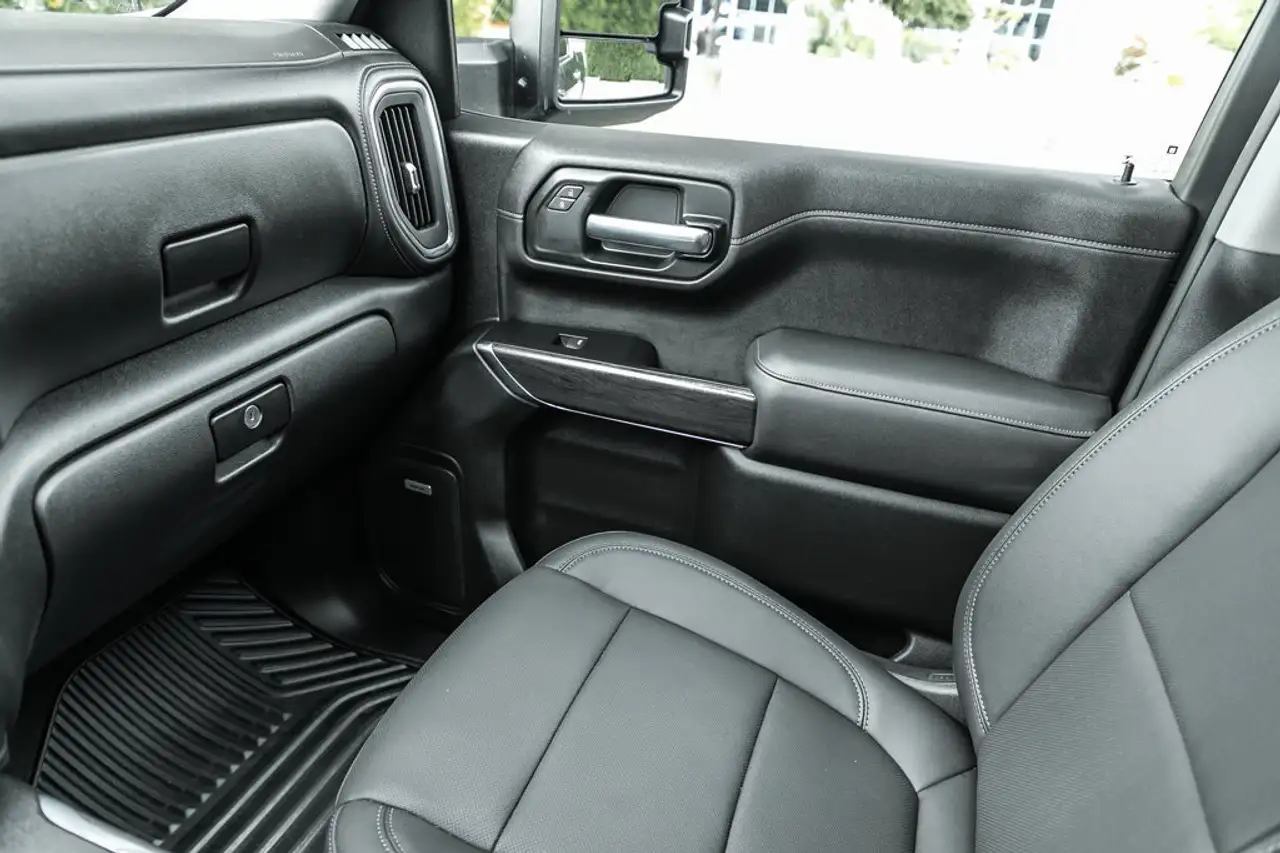 Chevrolet Silverado 1500 photo Chevrolet Silverado 1500