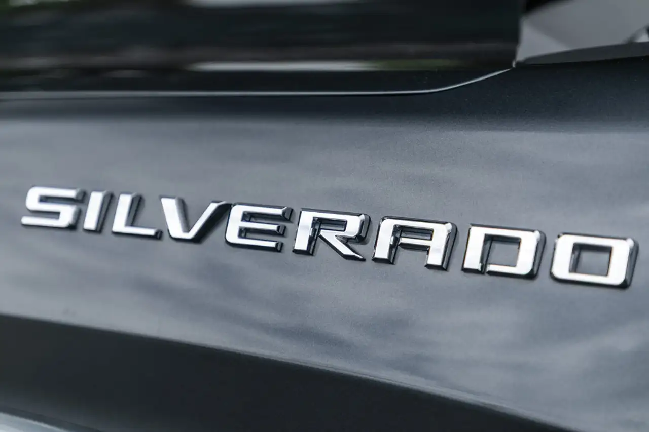 Chevrolet Silverado 1500 photo Chevrolet Silverado 1500