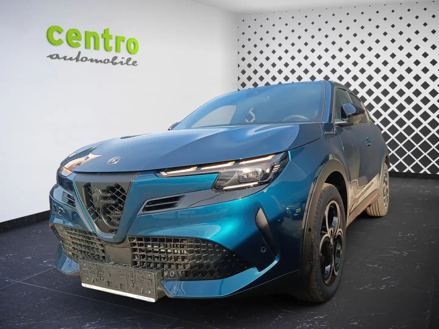 Alfa Romeo Junior Ibrida Speziale 1.2 MHEV 145PS Blau - 1