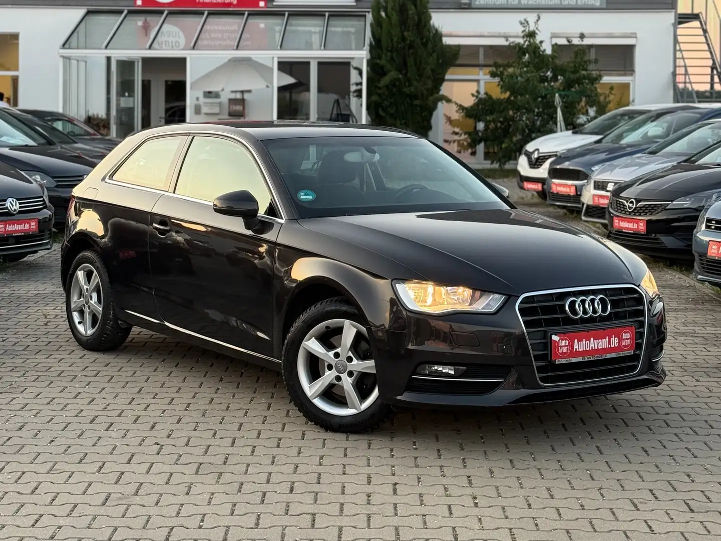 Audi A3 1.4 TFSI Attraction Brun - 1