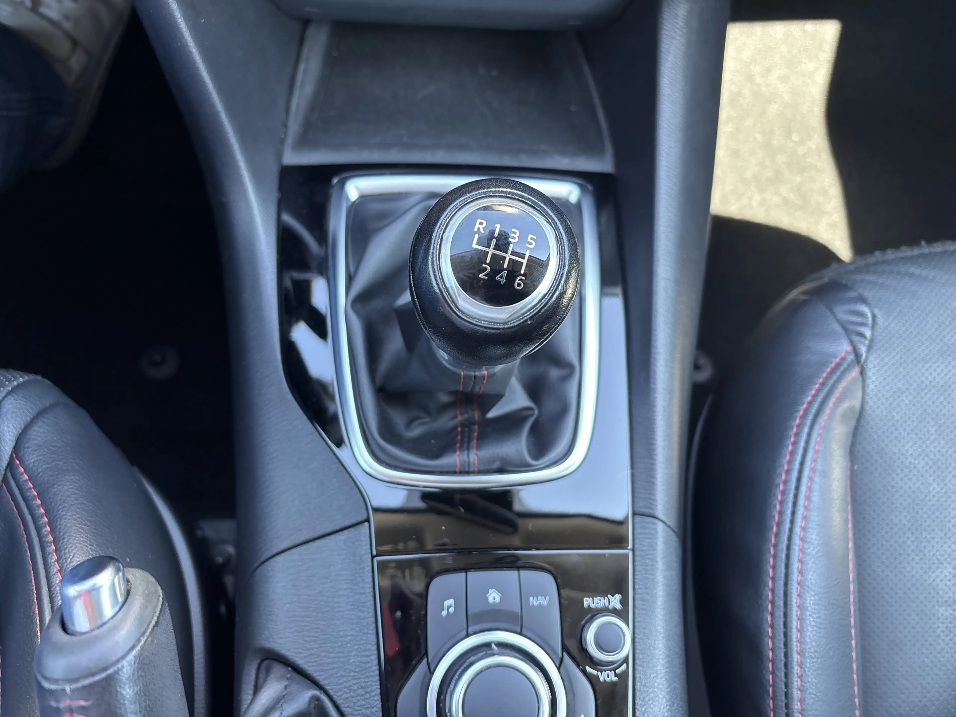 Mazda 3 2.0 SKYACTIV-G 165 Sports-Line SHZ+2xKlima+LM — photo 12