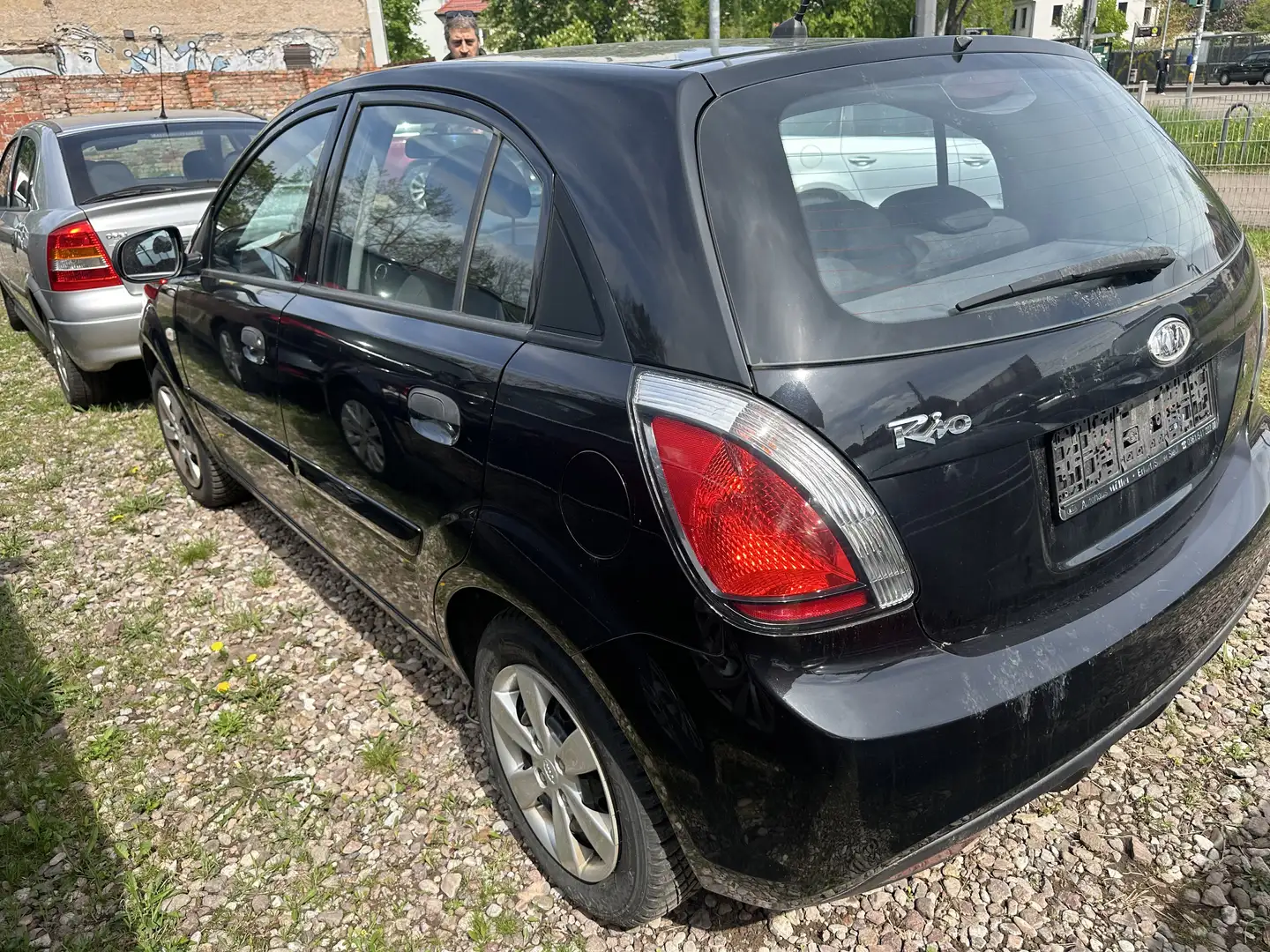 Kia Rio 1.4 Attract Schwarz - 1
