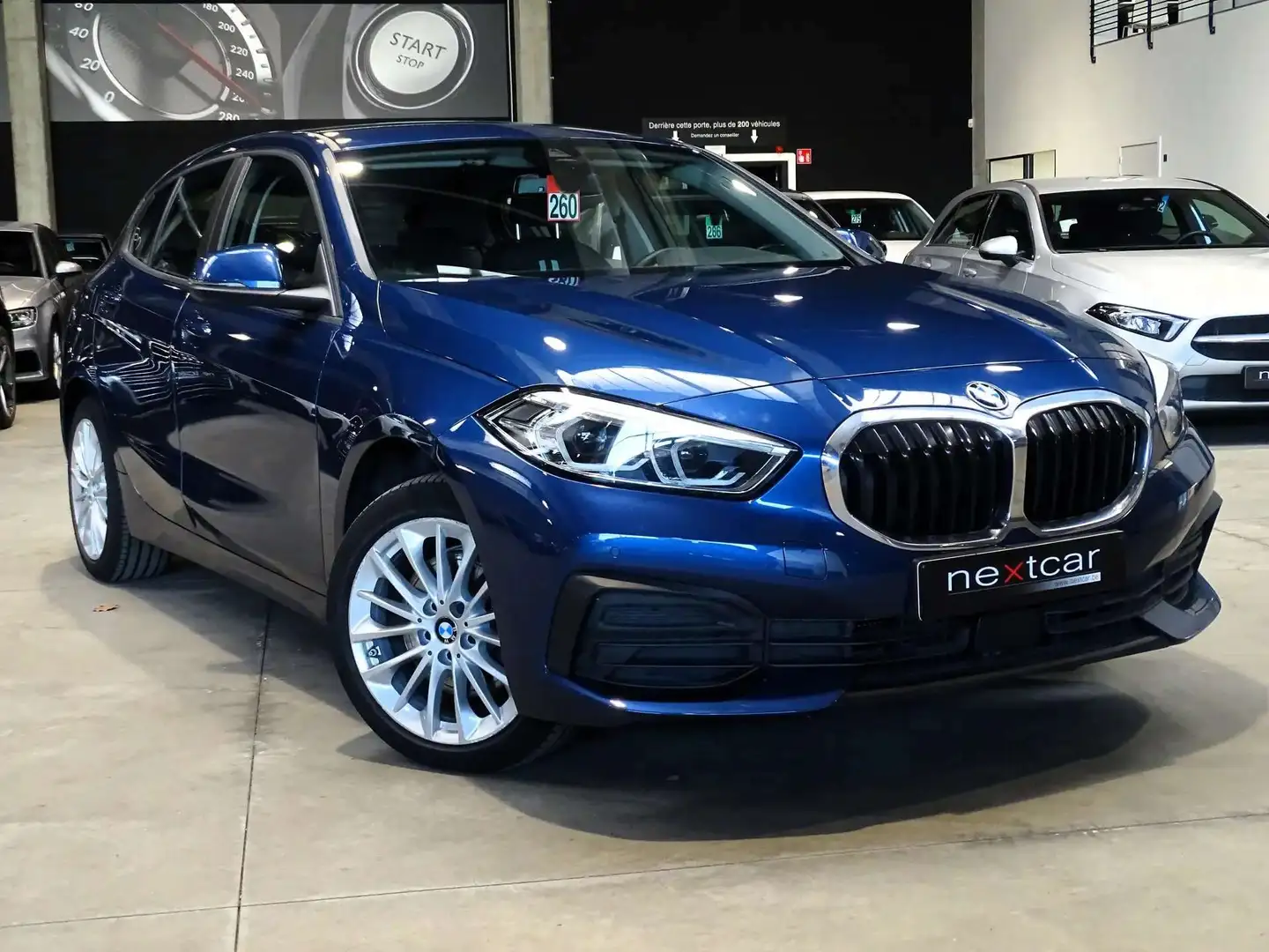 BMW 118 iA Hatch Sportline *FULL LED-NAVI-DIGITAL-PARKING* Bleu - 2